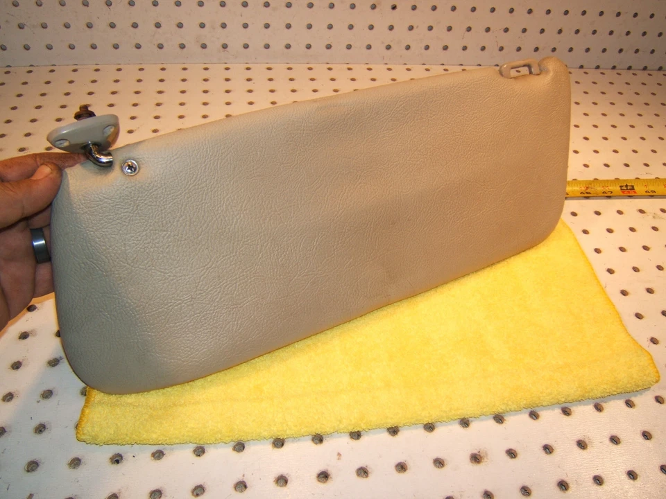 梅赛德斯 Late W108 280SEL W109 300SEL 仅发球杆 US L 灰色太阳 1 遮阳板,类型 #3 — 第 2/4 张图片