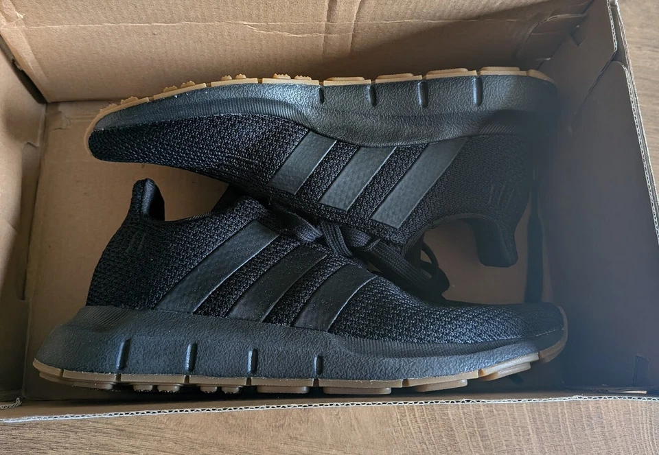 Adidas Swift Run 1.0 Niños Tenis Talla 13K - Nueva Caja Abierta Foto 3 de 4