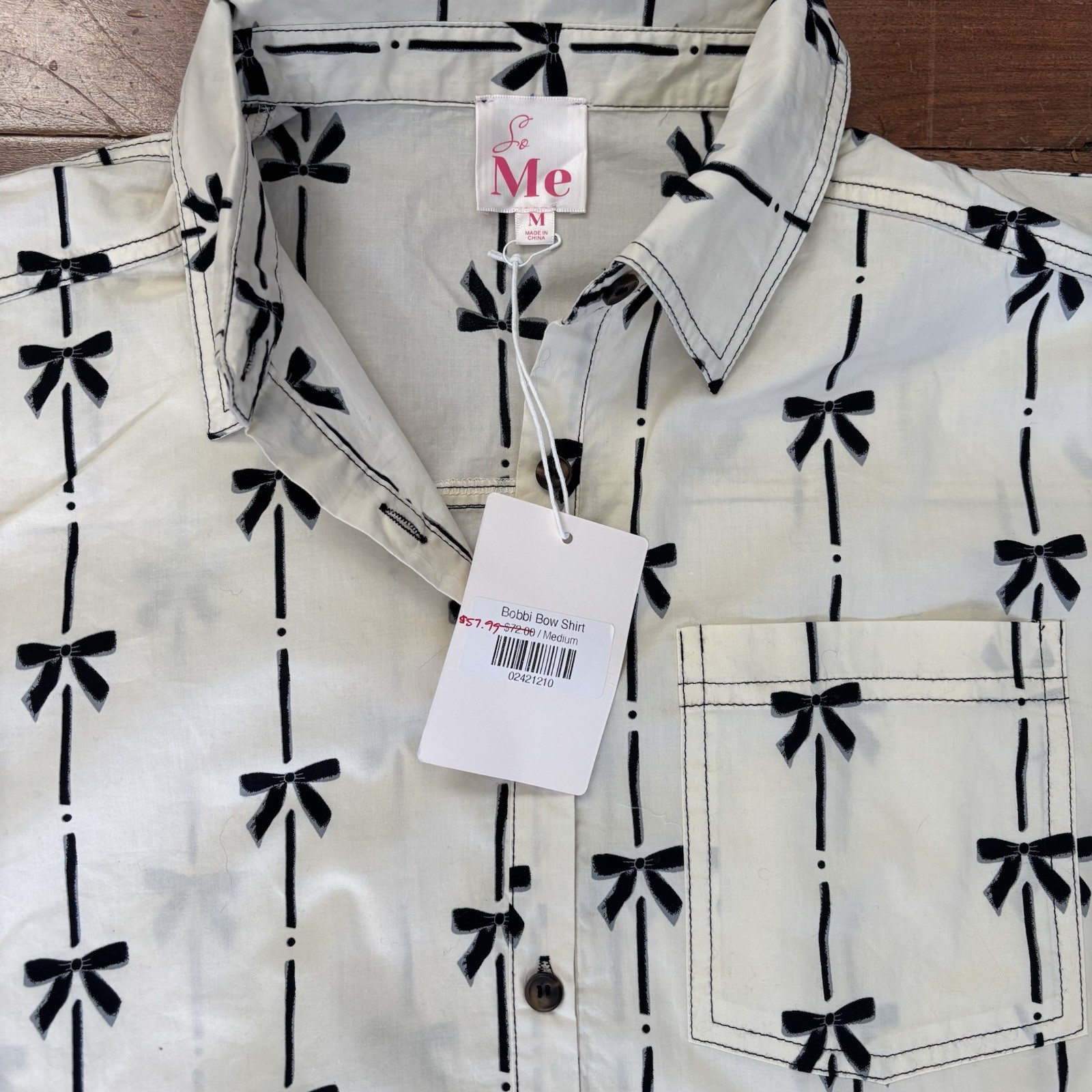 Women’s Ivory Button Down Blouse Black Bow Detail Trendy Boutique Size M NWT