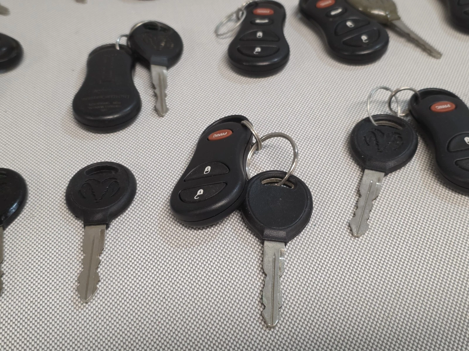 Lot OEM Dodge Chrysler Key Fobs Remotes & Cut Keys Untested Parts Repair - product detail image 3