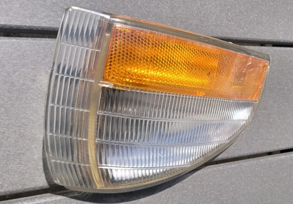 1994-1996 Chevy Lumina APV Parking/Marker Light Assembly RH 16520484 1995 - Image 4 of 4