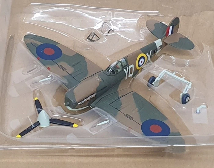Dragon Wings 1/72 Scale 50273 - Spitfire Mk. Vb w/Aboukir Filter 616th Sq. 1941 - Image 2 of 4