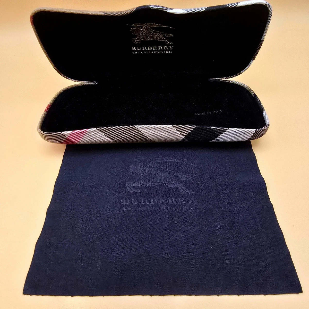 Burberry‎ House Check Hard Eye/Sunglass Case w/ Cleaning Cloth Italy Gold Logo Burberry Magnetic Clamshell Black Leather Case Eyeglasses  main image 3