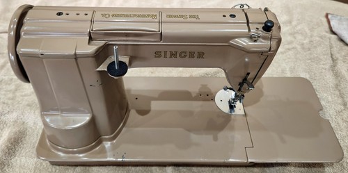 Early Model Singer 301 Slant Needle Sewing Machine made in 1952 with attachments - Picture 6 of 17