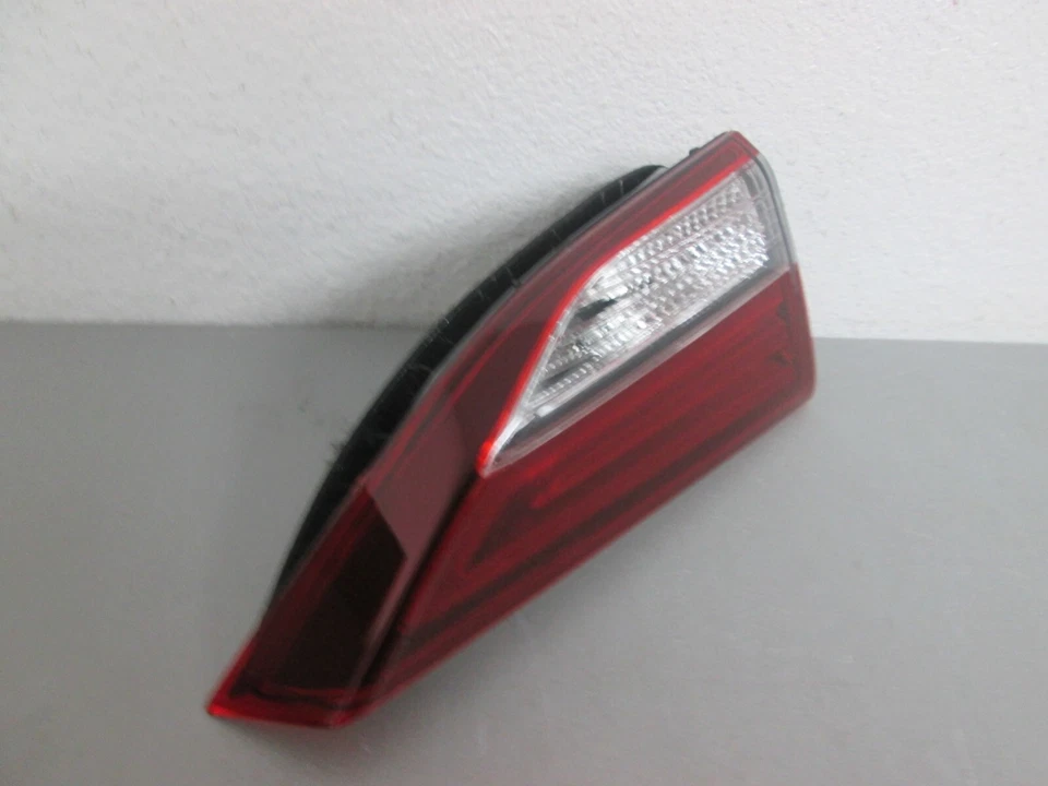 Hyundai Elantra 2014 4P luz trasera interior lateral izquierda (construida en Corea) tipo halógeno Foto 2 de 4