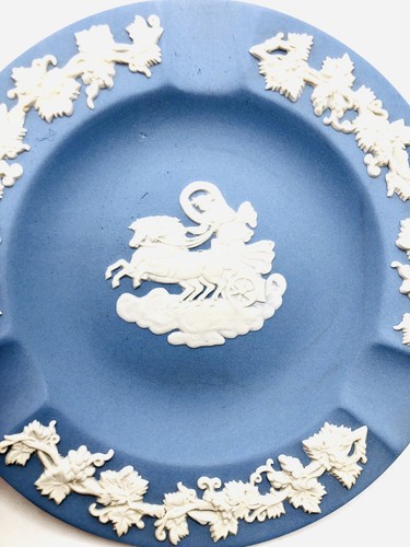 Wedgwood Blue Chariot Jasperware Round Ashtray 4 1/4 Inch Trinket Dish - Picture 2 of 6
