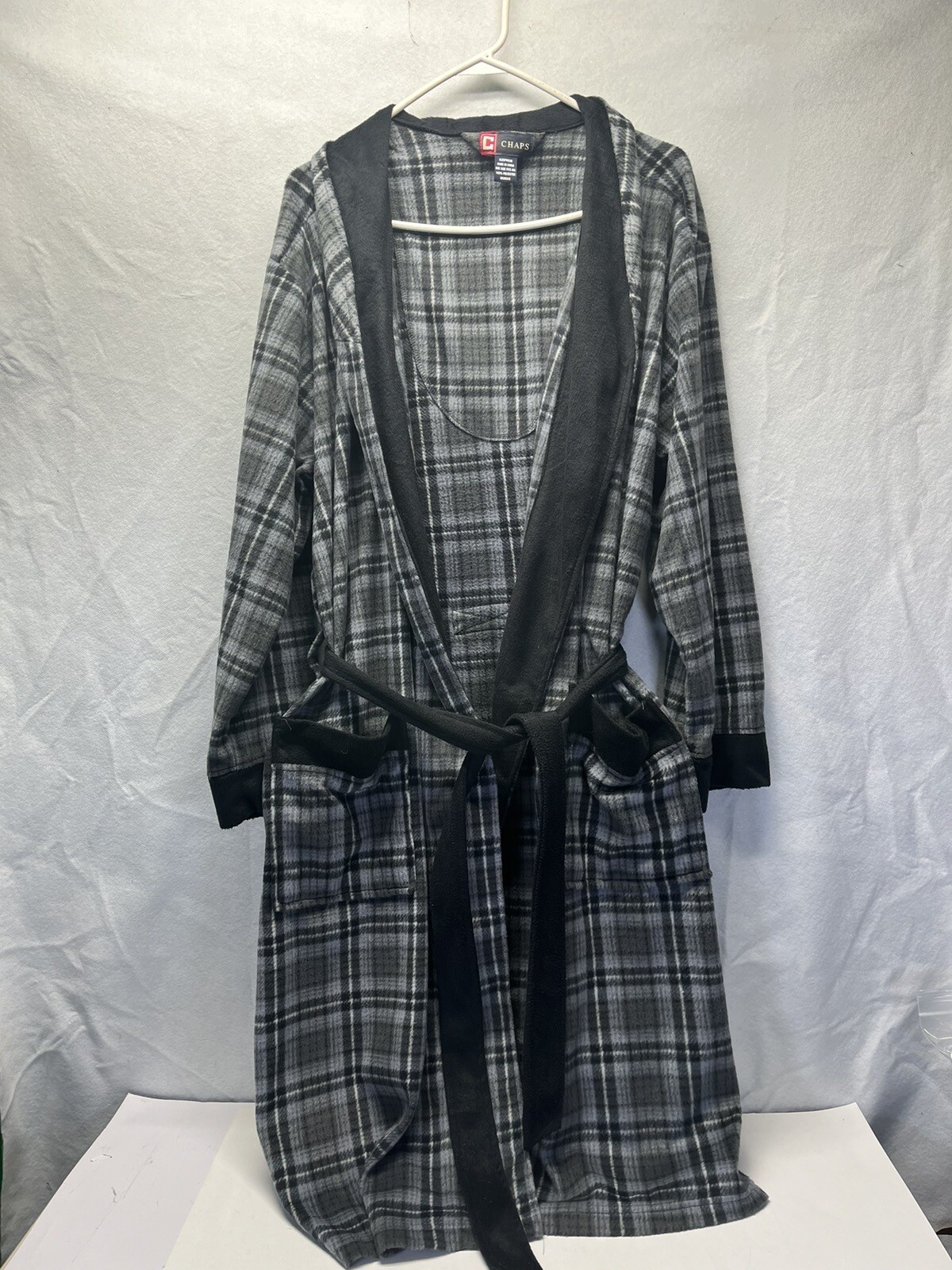 CHAPS Ralph Lauren Mens Gray Plaid Fleece Robe Black Collar Attached Belt OS