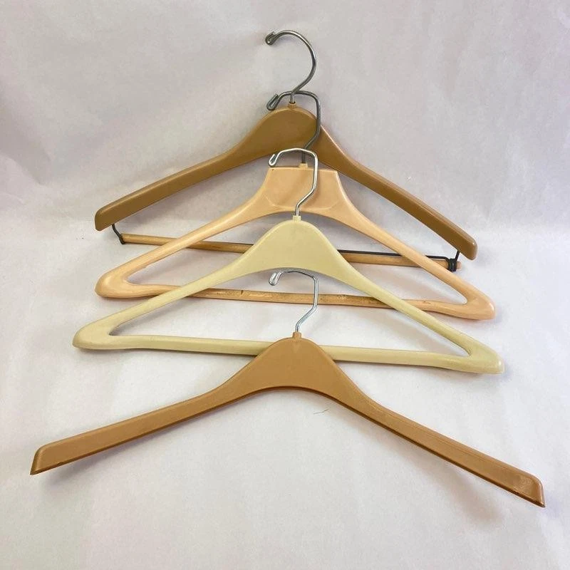 Lote de 10 perchas publicitarias de plástico beige tostado francés La Haies Christian Brook Foto 4 de 4