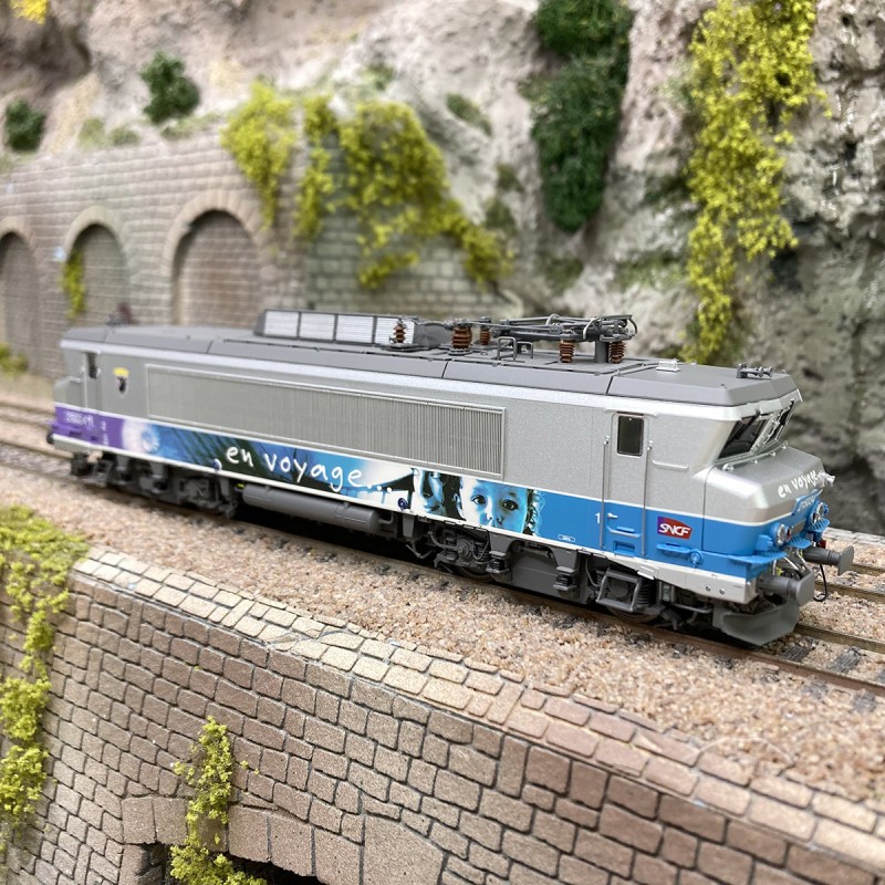 Locomotive BB 15034R SNCF En voyage pour circuit de train miniature HO