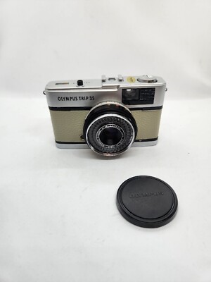 Olympus Trip 35 analoge Kamera mit Zuiko Objektiv 40 mm f/2,8   salbeigrün