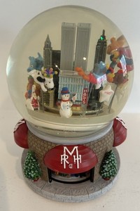 Macy's Thanksgiving Day Parade 2000 Musical Waterglobe Snowglobe NYC Twin Towers