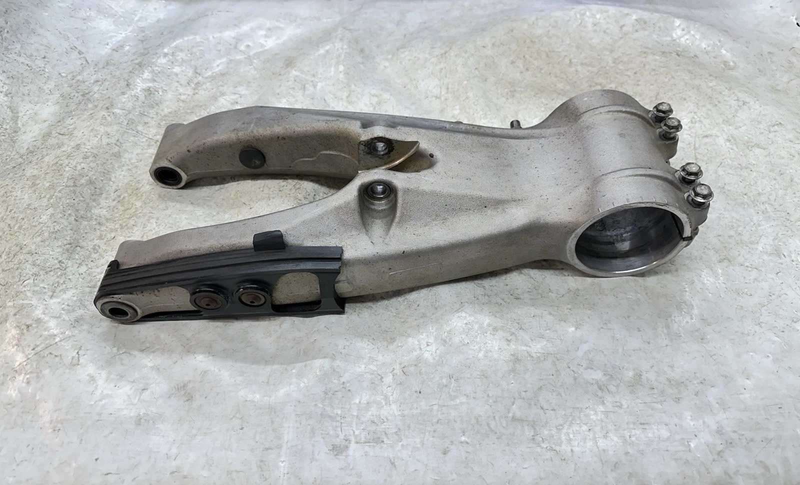 USED OEM 08-14 KAWASAKI KFX450R REAR SWINGARM SWING ARM 26031-0404