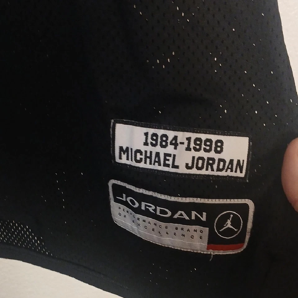 Jersey Jordan Negro Malla Edición Tributo Foto 3 de 4