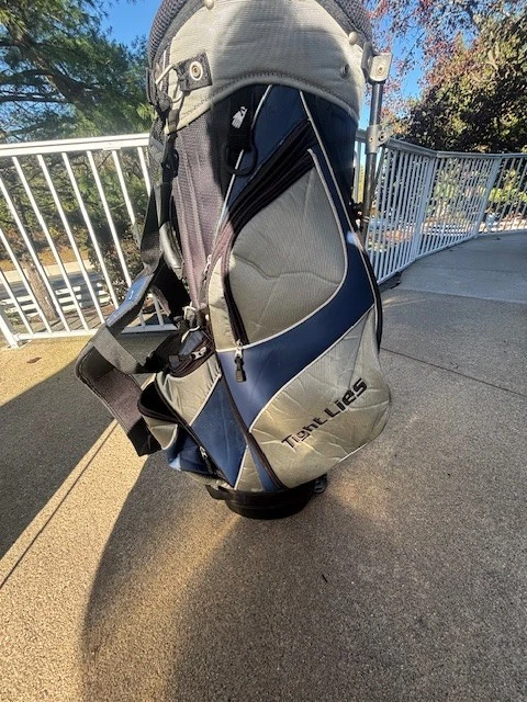 Bolsa de golf Adams Golf Tight Lies 7 vías con soporte gris y azul con correa de transporte Foto 3 de 4