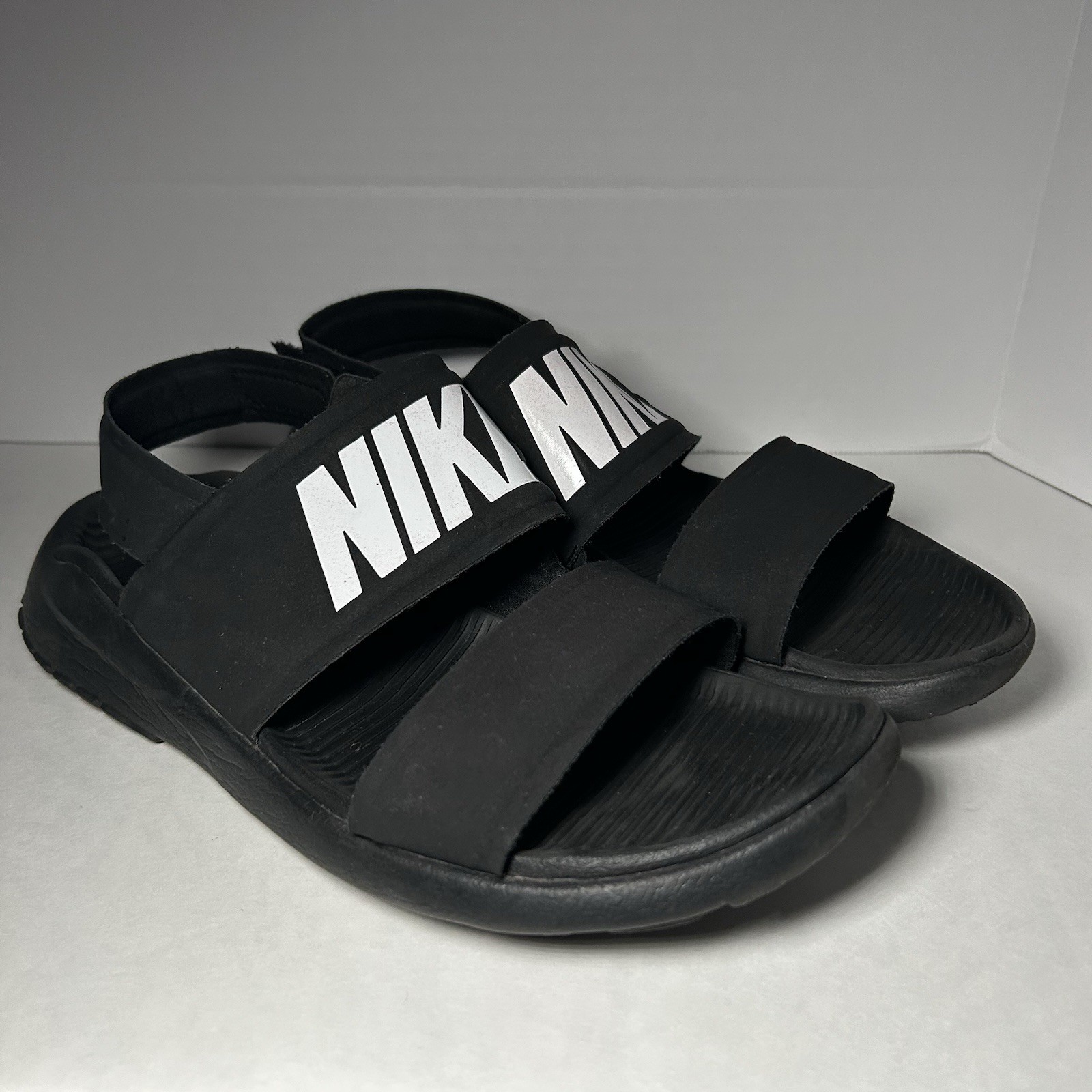 Nike Tanjun Sandals Women’s Size 8 Black White Slingback Adjustable 882694-001