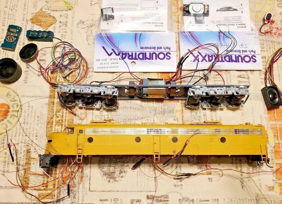 A-1, R.M.T.&.T - Decodificador de sonido DCC instalar paquete dorado $205,00 Foto 4 de 4