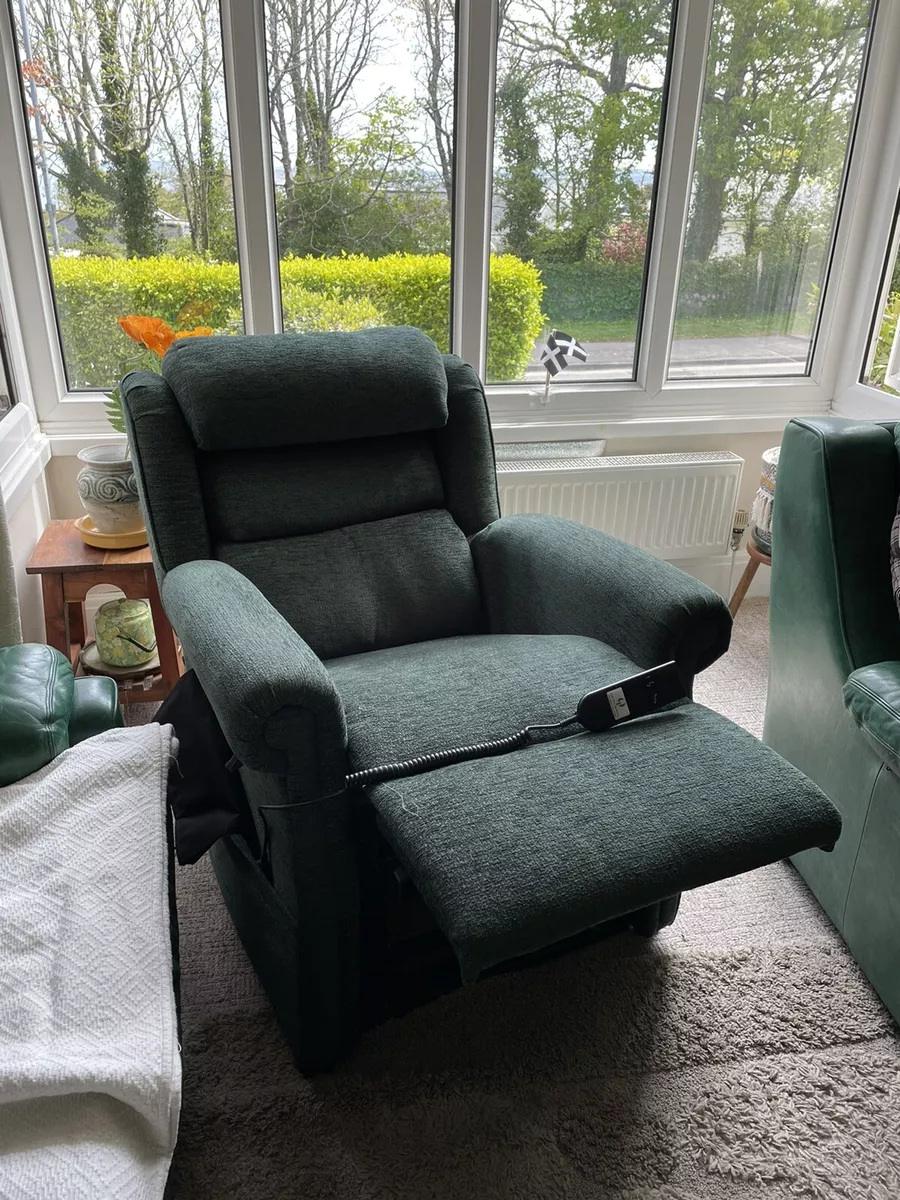 Oak Tree Mobility Recliner Chair Good Condition 500 Ono