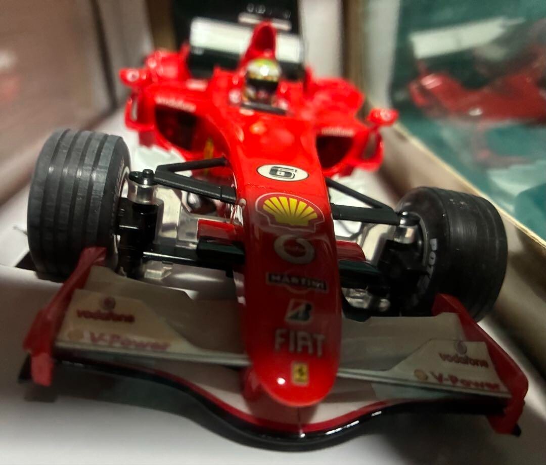 MINI-Z Kyosho Ferrari 248 フェラーリ F1 2006 1/64 Ferrari 248 F1 2006 by Kyosho review - YouTube