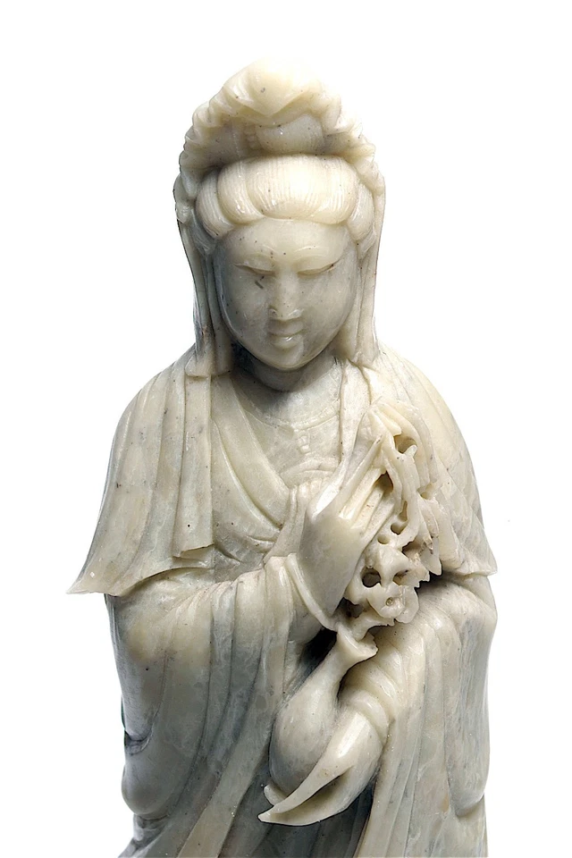 FIGURA DE PIE GUAN YIN DE PIEDRA DE JABÓN ORIENTAL TALLADA A MANO DE COLECCIÓN. Foto 3 de 4