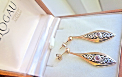Clogau Walisische Ohrringe aus 10ct Gelb- und Weißgold mit rosa Saphir
