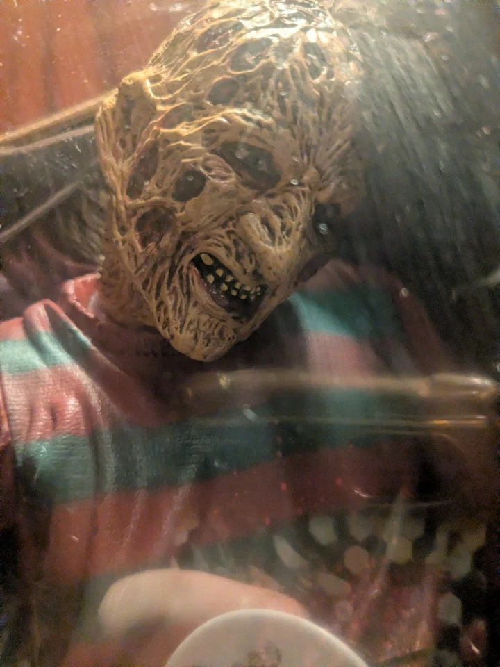 Figura de acción McFarlane Movie Maniacs Freddy Krueger Pesadilla en Elm Street 18" Foto 3 de 3