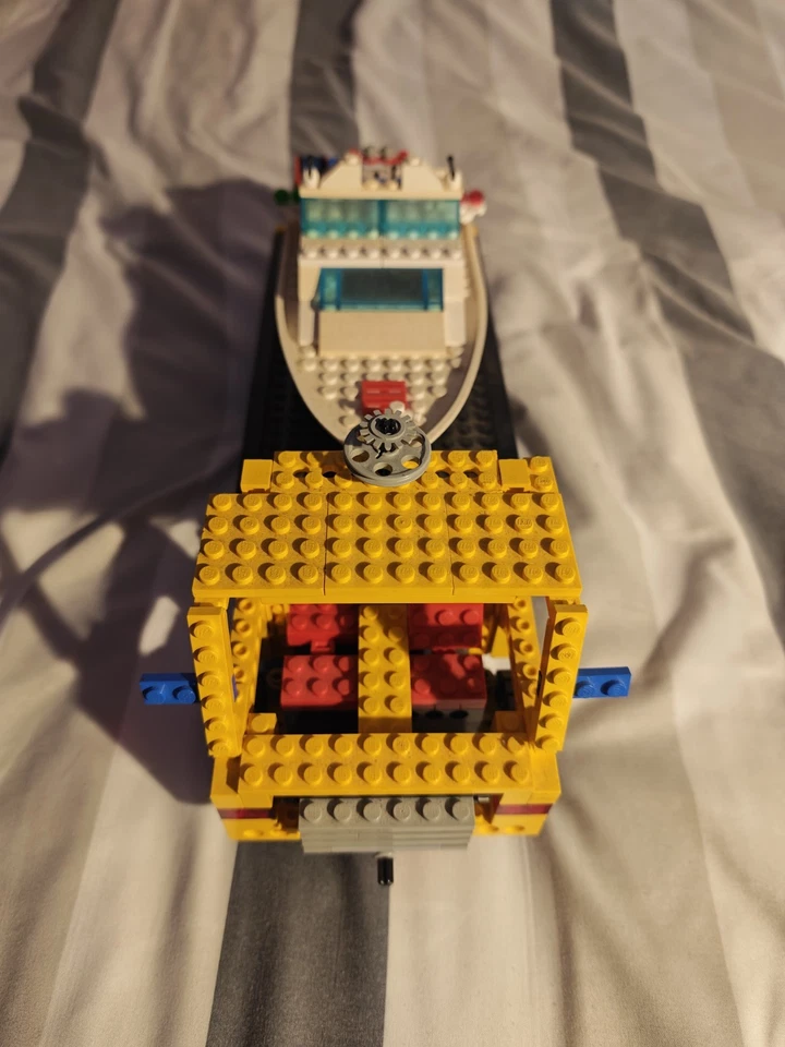 Vintage LEGO Technic 8846-B1 Flat Bed Truck + Lego 4011 Cabin Cruiser, photo 3 of 4