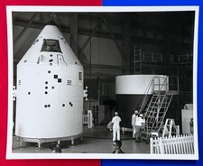 APOLLO COMMAND MODULE 1964 WITH TECHS CANDID SPECIAL INTEREST PHOTO READ AD