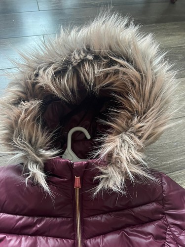 MICHAEL KORS GIRLS PUFFER COAT SIZE 14 WINE COLOR WITH FUR - Picture 2 of 5