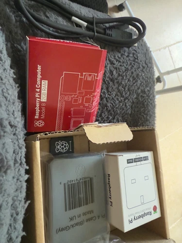 Raspberry Pi 4 2GB With Power supply , HDMI Lead, 16Gb microSD and case, working