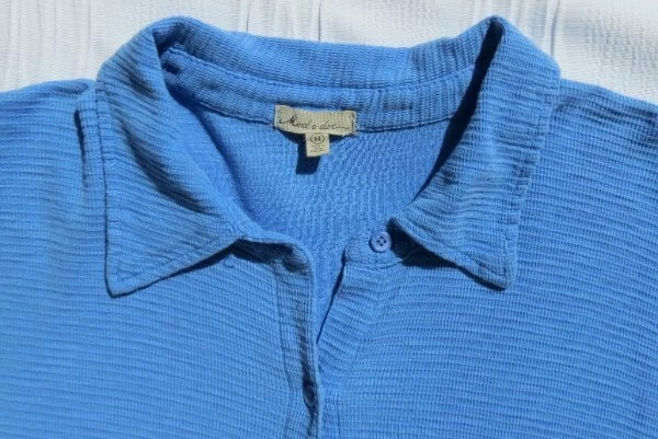 Camisa Top MOD-O-DOC Para Mujer Textura Lavanda Algodón Tejido Espalda Dividida Talla US M USADA EN EXCELENTE ESTADO Foto 4 de 4