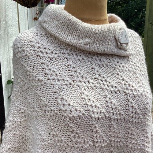 knitted poncho women Absolutely Gorgeous On Beautiful Condition xL - Picture 2 of 24