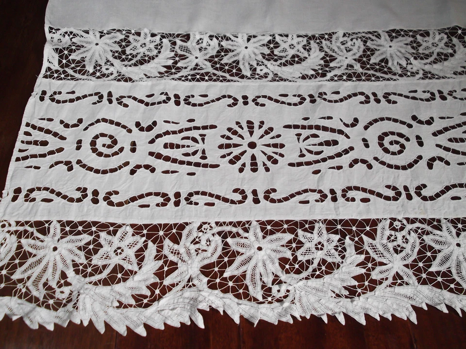 rideau ancien en lin  115 cm x 133 cm à décor de dentelle au cordonnet. - Photo 3/4