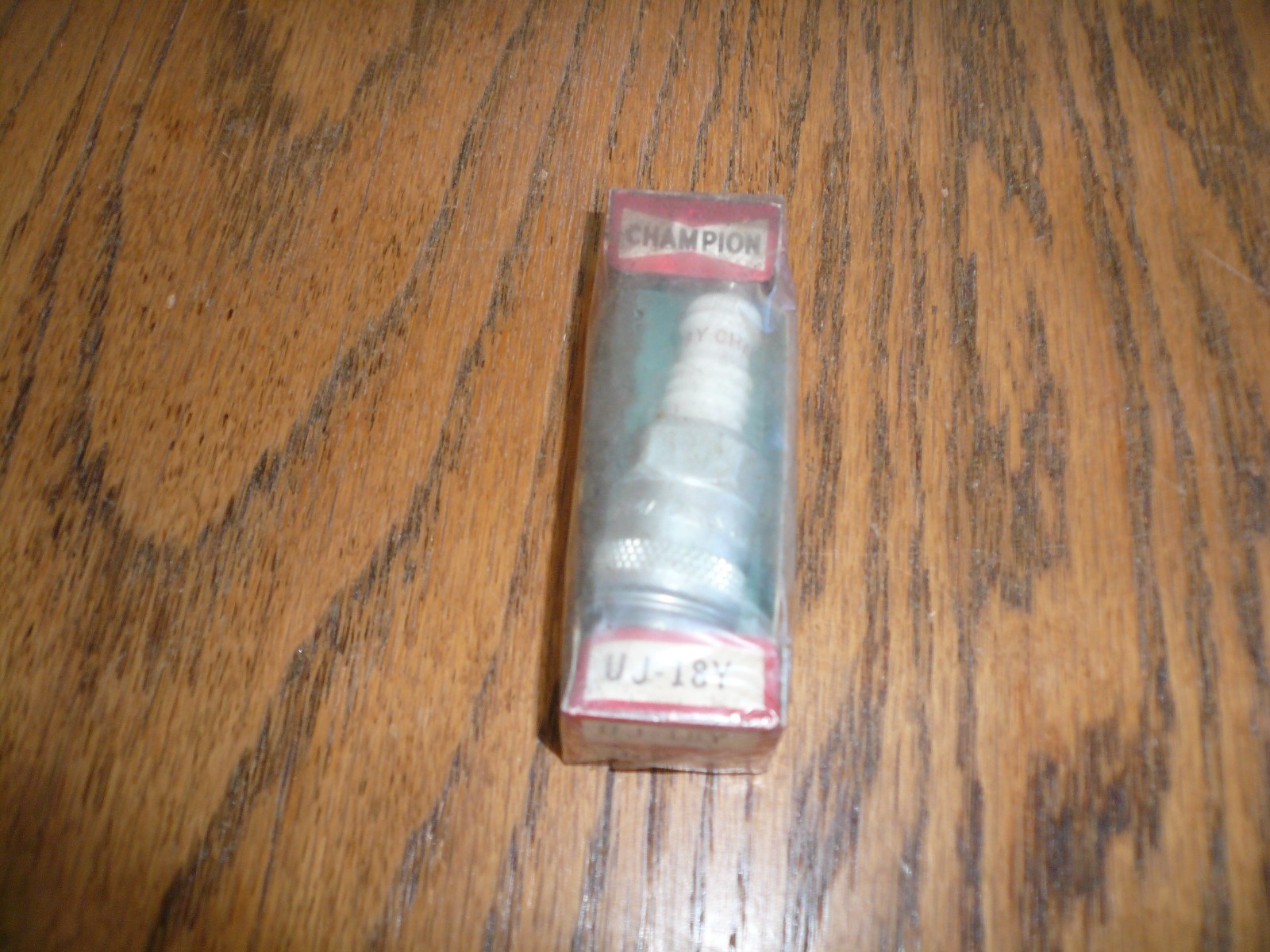 NOS Champion UJ-18Y Spark Plug Chevrolet Pontiac Buick Oldsmobile UJ18Y