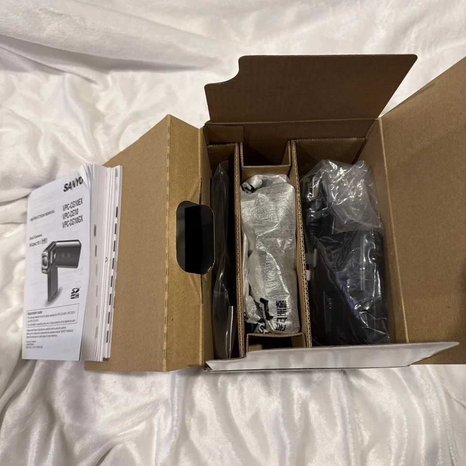 Câmera Filmadora Digital SANYO Xacti VPC-CG10 Preta com Estojo - Imagem 4 de 4