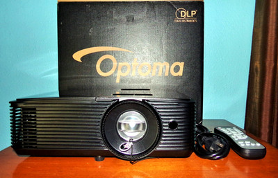 Optoma HD143X Projector 1080p HD Excellent Condition 574 Total Hours Great Image