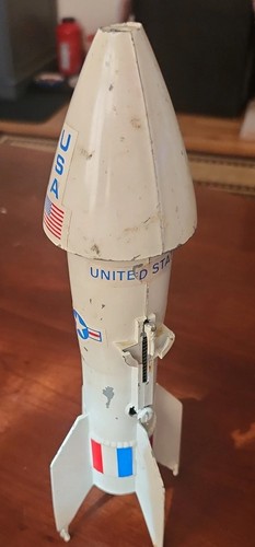 1957 Guided Missile Rocket Coin Bank U.S.A. Metallguss Staubsauger 11,5 Zoll