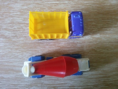 (2) Hot Wheels Rapid Delivery Ford Stake Bed / 1991 Cement Truck Malaysia - Picture 3 of 4