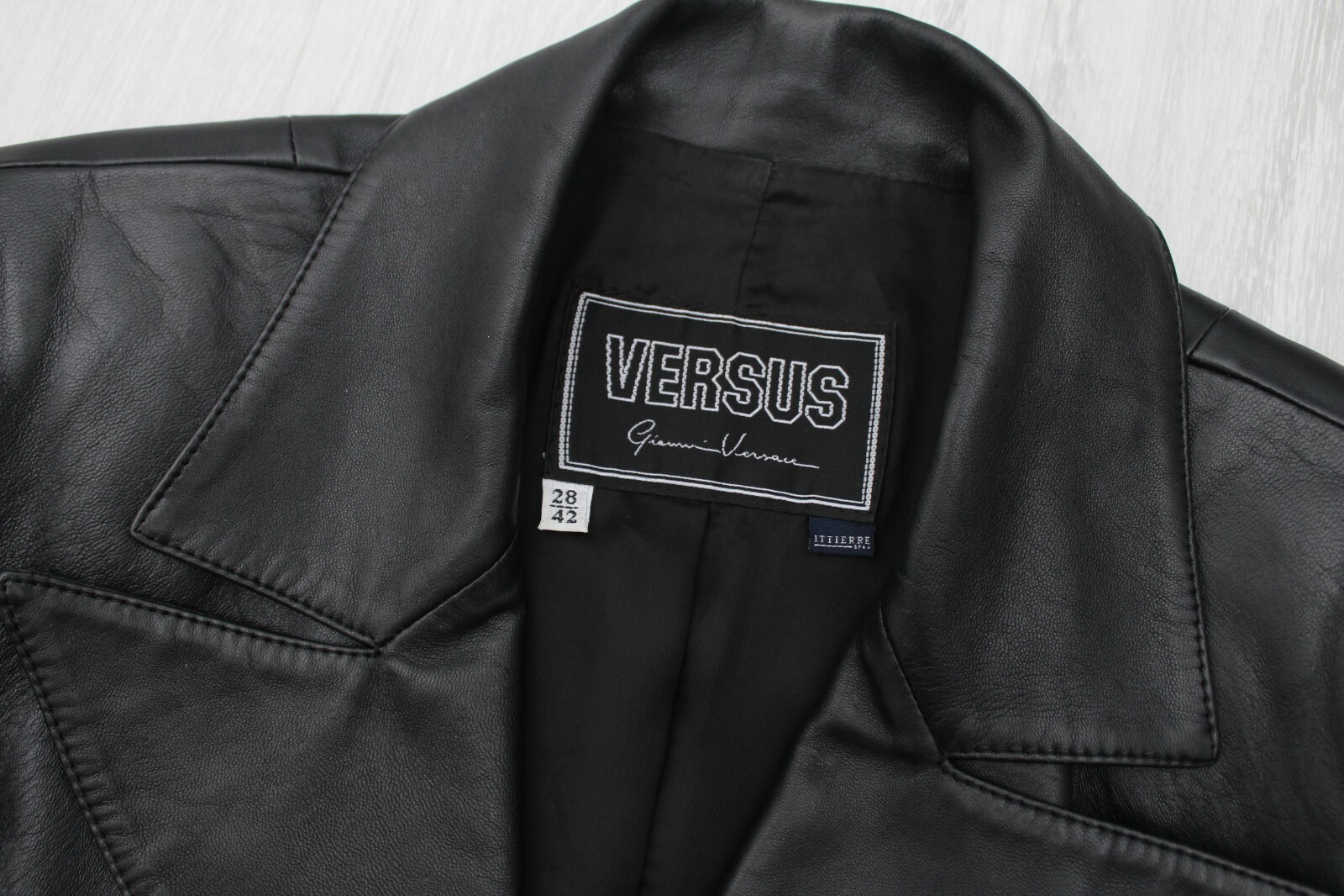 VINTAGE GIANNI VERSACE VERSUS Leather Jacket Double Breasted Gold Button RARE S image 10