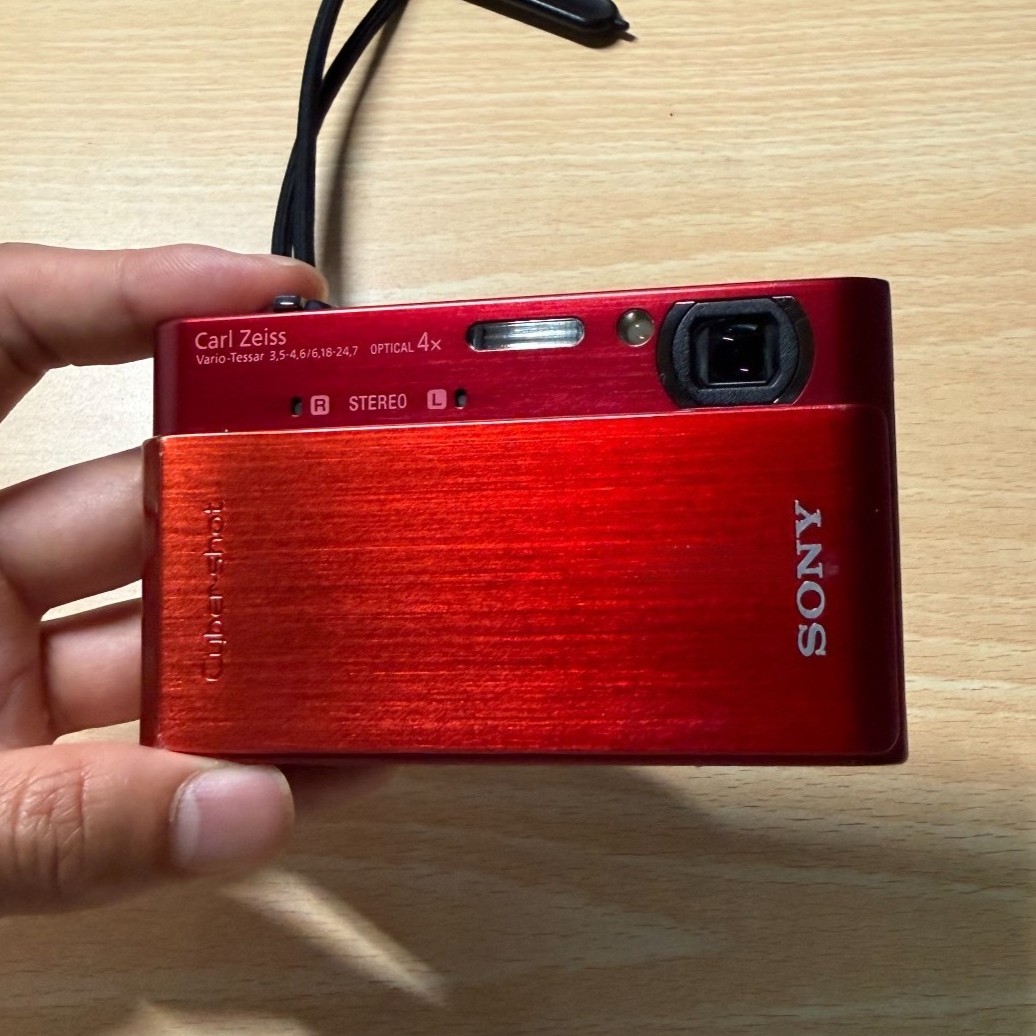 Sony Cyber Shot DSC-T900 Digital Camera 4x Optical Zoom 12.1MP Red
