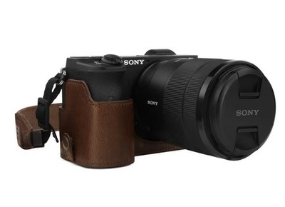 MegaGear MG1808 Ever Ready Leather Half Case Sony Alpha A6600 Brown