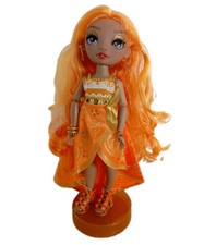 Rainbow High Fashion 2022 Meena Fleur Doll ca...