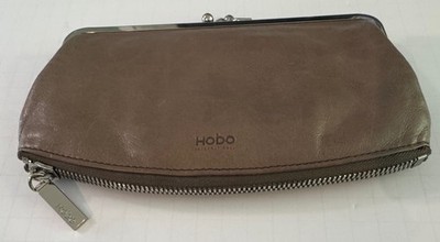 HOBO MAVIS LEATHER CLUTCH WALLET DOUBLE KISS LOCK TOP FULL ZIP BOTTOM TAUPE