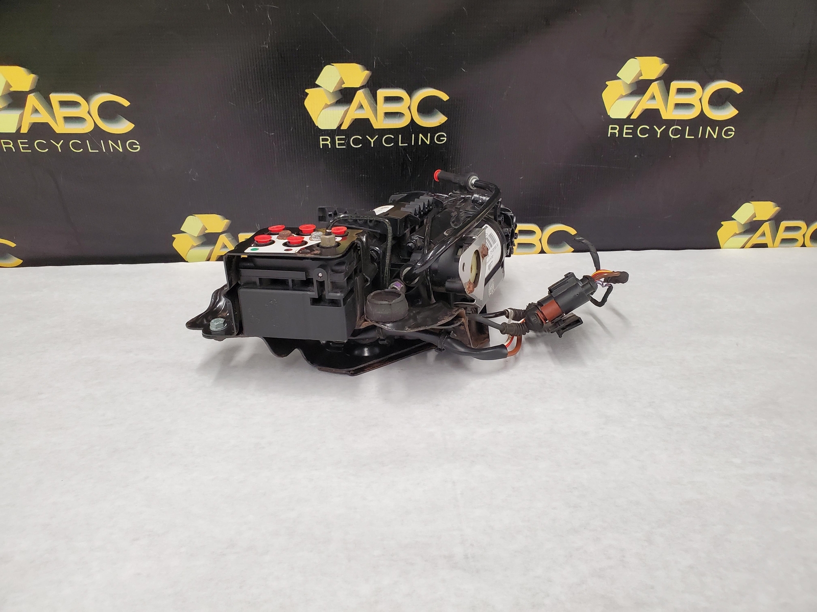2007 Bentley Flying Spur Air Suspension Compressor Assembly BENTLEY 07 OEM