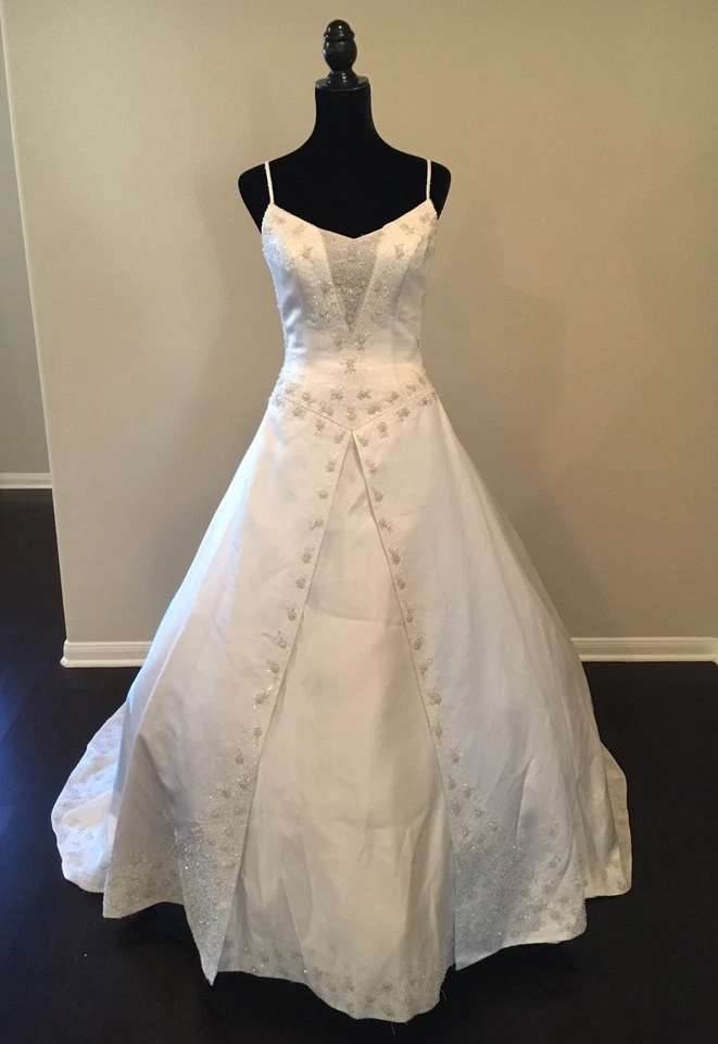 Simonne Bride Princess 👸🏼 Wedding Gown Dress White Embellished Flowers Sz 6 - Image 2 of 4