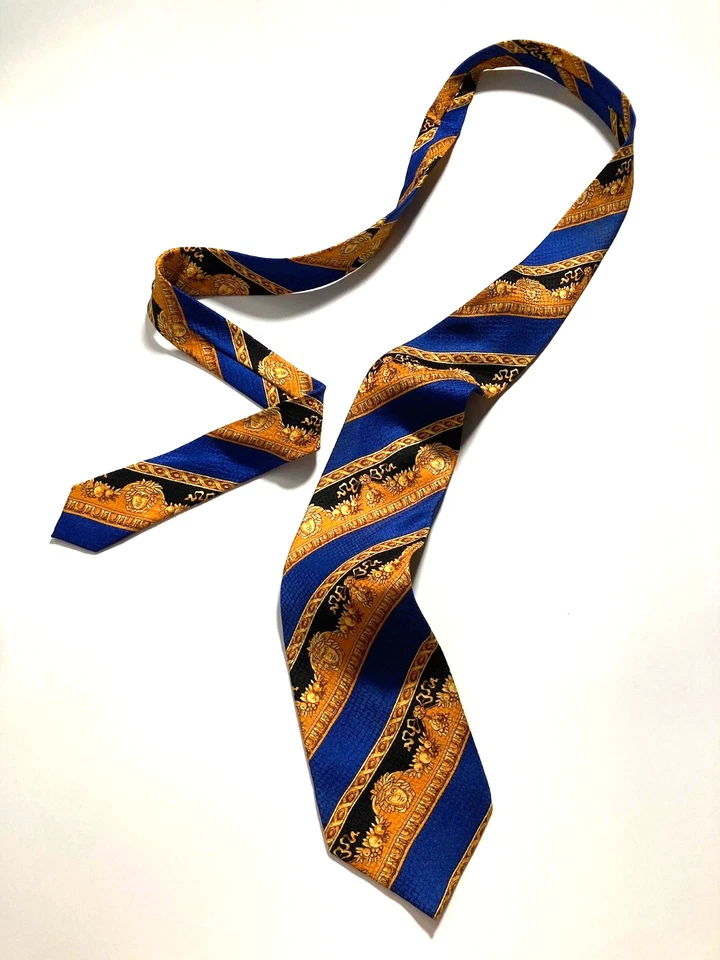 GIANNI VERSACE VINTAGE ANOS 90 MEDUSA GRAVATA LISTRADA BARROCA FRUTAS PONTOS AZUL ITÁLIA - Imagem 3 de 4