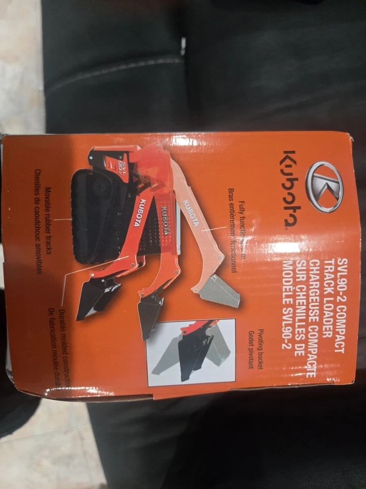 New-Ray  Kubota SVL90-2  1/18° Scale Model Compact Track Loader Collectible Toy - Image 3 of 4