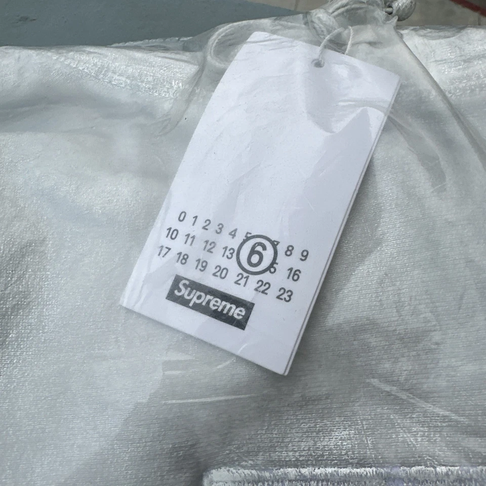 🚨 Supreme MM6 Maison Margiela Foil Box Logo Hooded Sweatshirt Large White New - Image 4 of 4