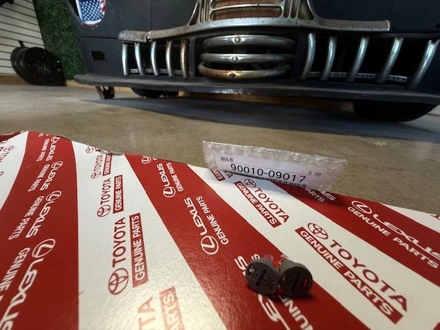 NUEVO JUEGO DE 2 BOMBILLAS INTERRUPTOR CONTROL REFRIGERADOR GENUINO TOYOTA 90010-09017 Foto 2 de 4