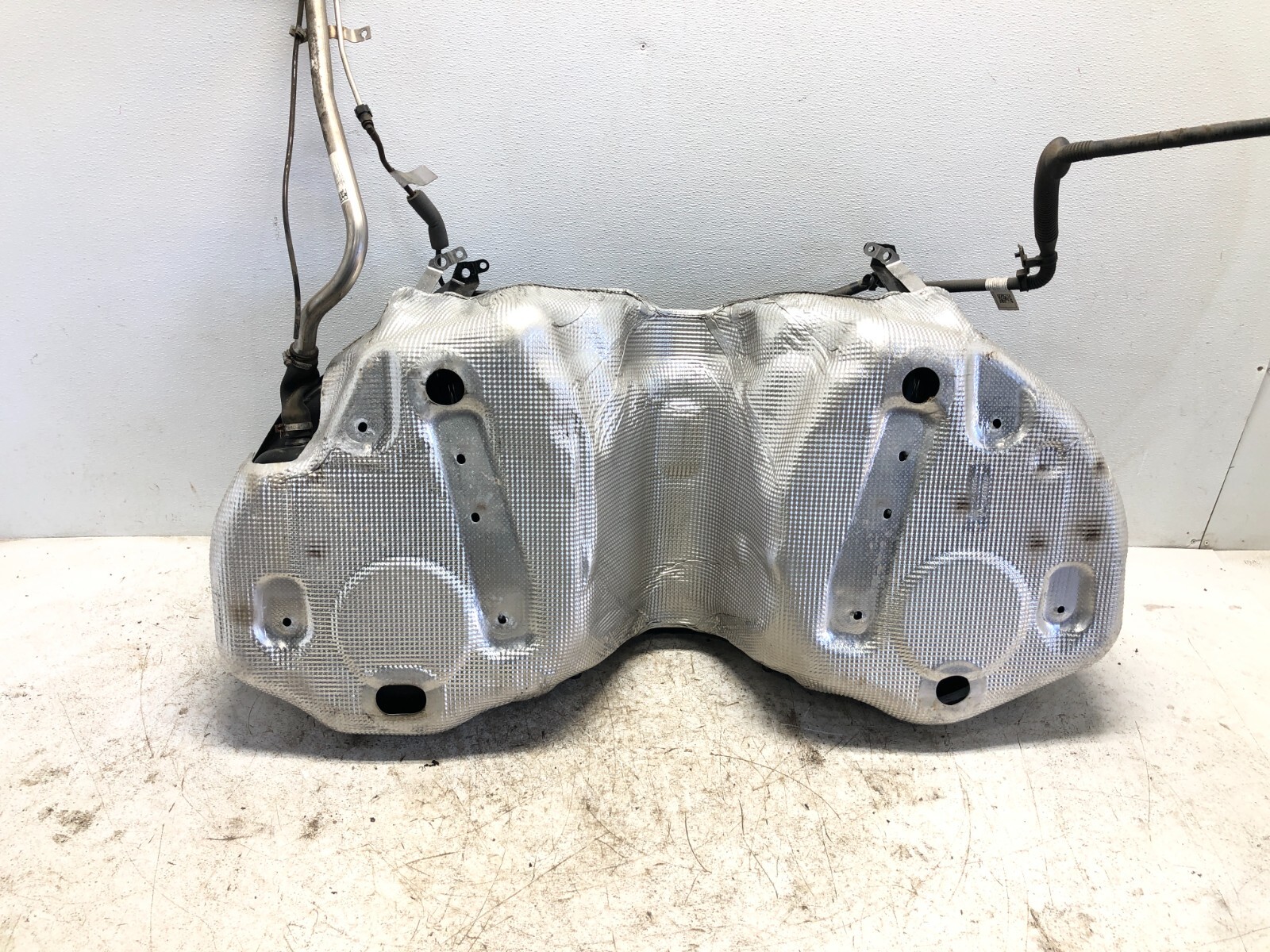 2017-2022 MASERATI LEVANTE FUEL GAS TANK RESERVOIR W/ FILLER NECK OEM