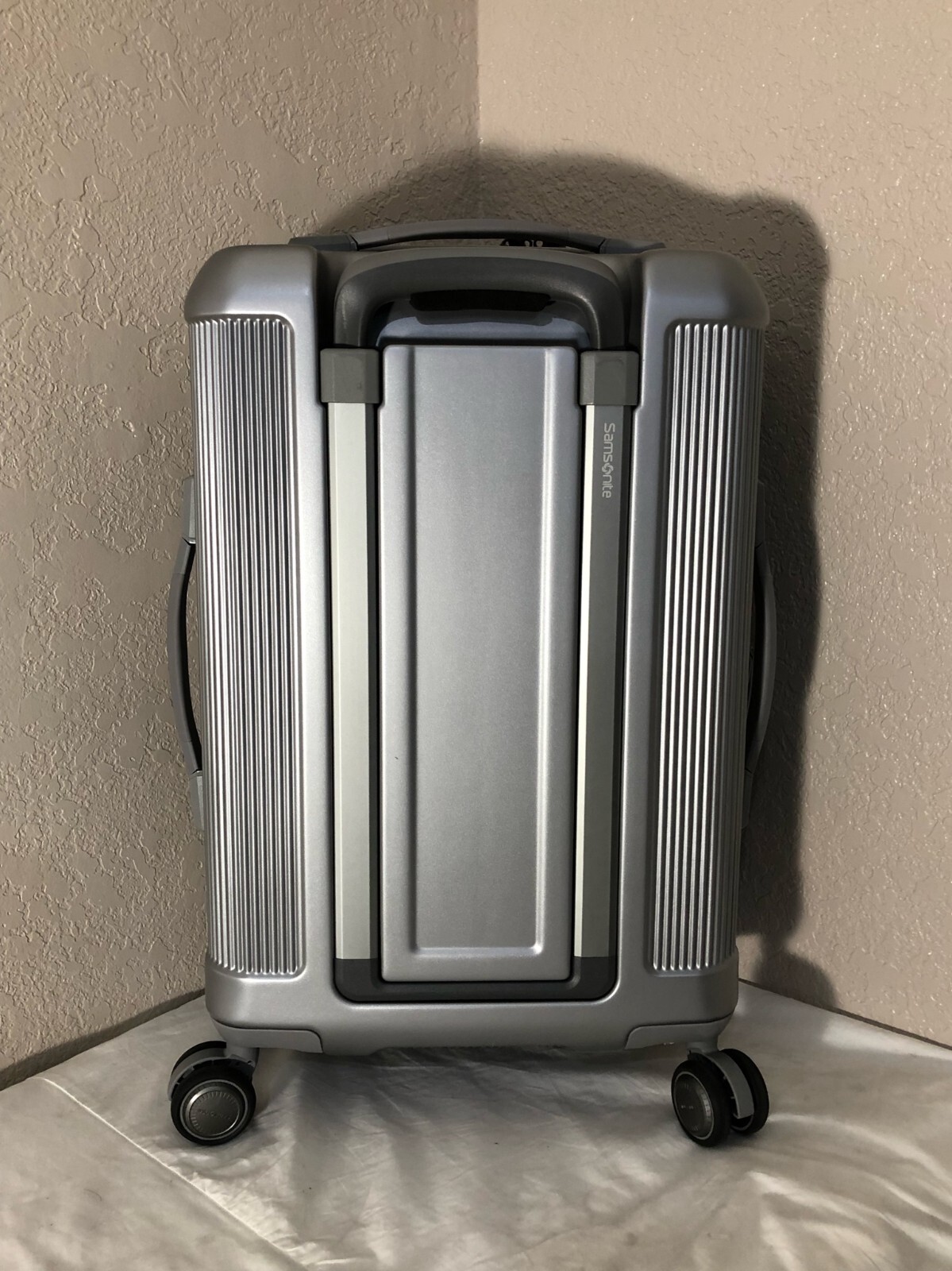 SAMSONITE Silhouette 17 21" Carryon Expandable Hardside Spinner